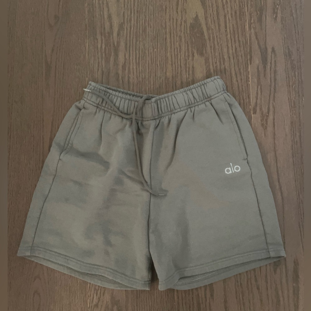 NWOT ALO ACCOLADE SWEAT SHORT